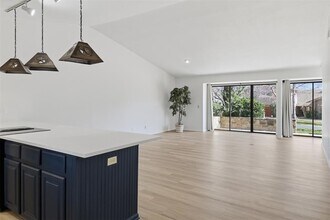 100 Bay Point Dr in Horseshoe Bay, TX - Building Photo - Building Photo