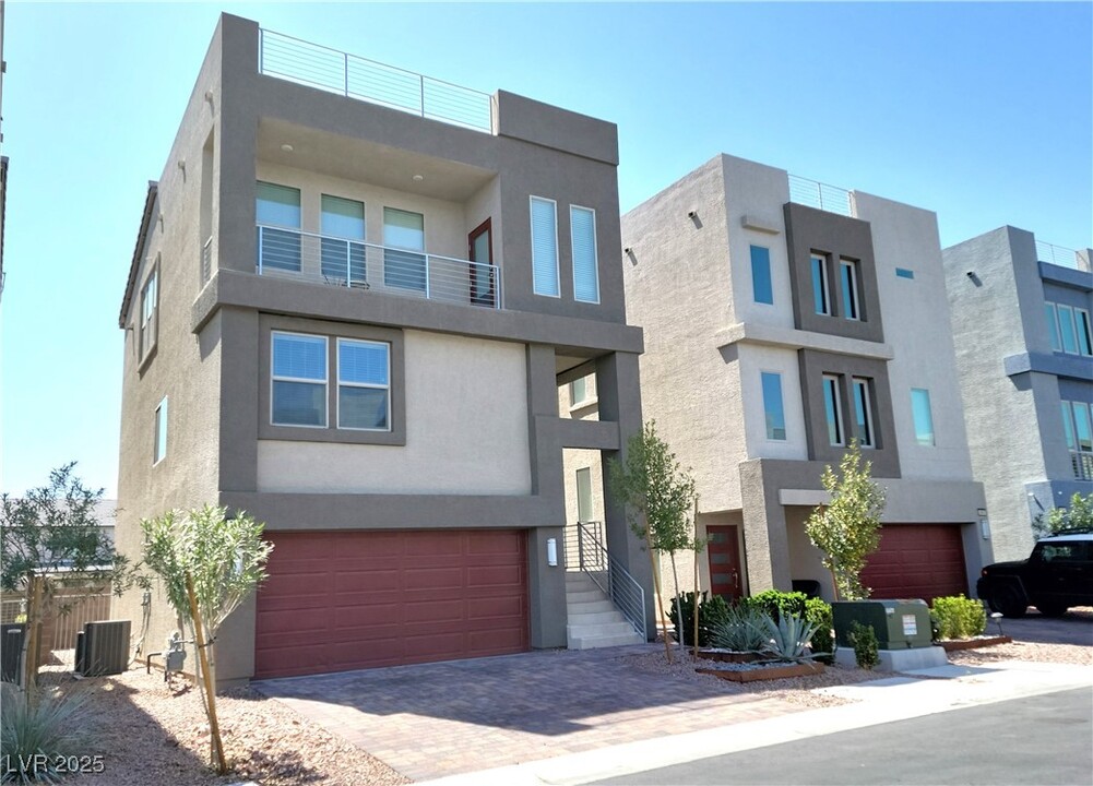 8039 Haywood Estate Ave in Las Vegas, NV - Building Photo