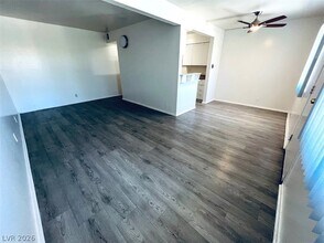 3772 Royal Crest St in Las Vegas, NV - Building Photo - Building Photo