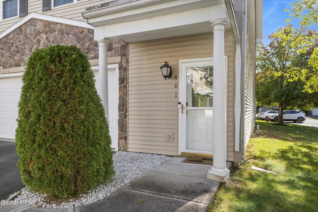 401 Avalon Pl in Cohoes, NY - Building Photo