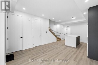 112 EVERETT Cmn in St Catharines, ON - Building Photo - Building Photo