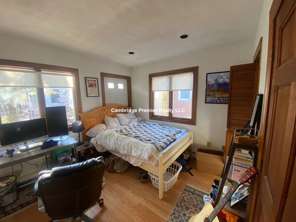 168 Auburn St, Unit B in Cambridge, MA - Building Photo