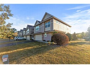 3403 Chestnut Ln in Eagan, MN - Building Photo - Building Photo