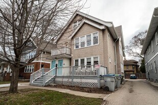 3366 N Downer Ave in Milwaukee, WI - Building Photo