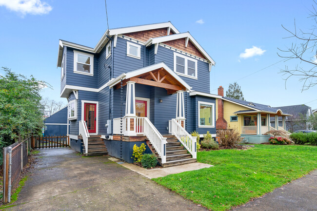 7334 SE 18th Ave in Portland, OR - Building Photo - Building Photo