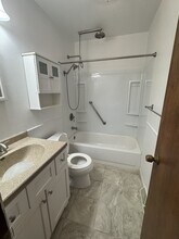425 Beverly Hills St in Waterloo, IA - Building Photo - Building Photo