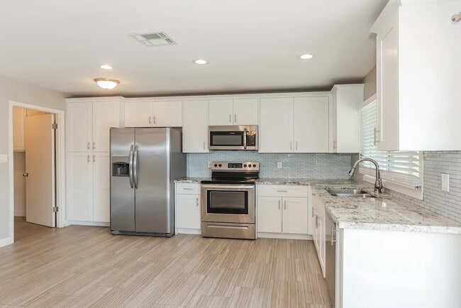 2460 E Manhatton Dr in Tempe, AZ - Building Photo - Building Photo