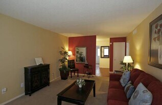 535 W NASA Pkwy in Webster, TX - Building Photo