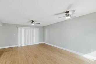 3595 41st Ln S, Unit 48B in St. Petersburg, FL - Foto de edificio - Building Photo