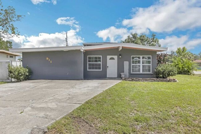 property at 911 26th St Ct E