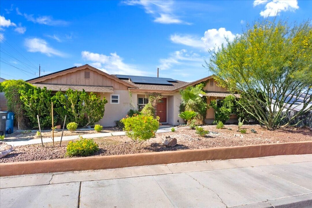 1701 Bracken Ave in Las Vegas, NV - Building Photo