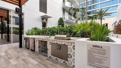 225 1st Ave N, Unit A3 in St. Petersburg, FL - Building Photo - Building Photo