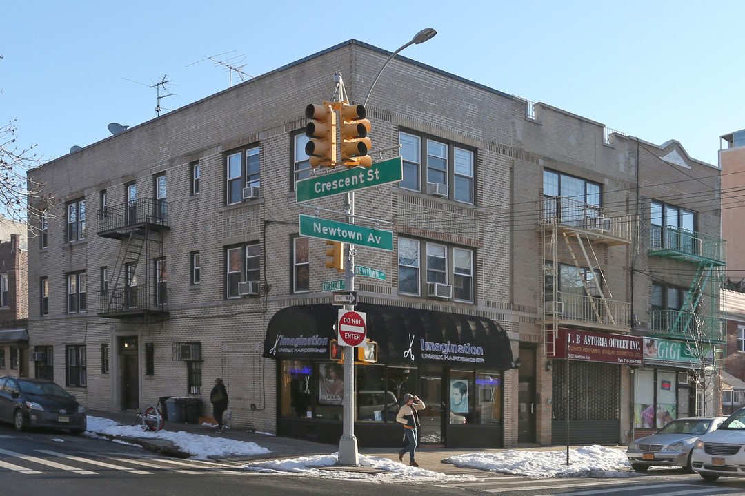 2501 Newton Ave in Astoria, NY - Foto de edificio