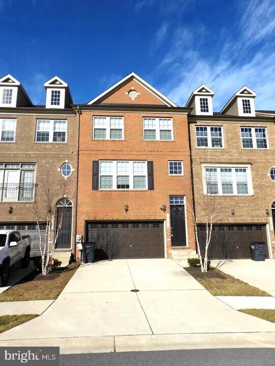 2727 Golden Gate Pl in Waldorf, MD - Building Photo