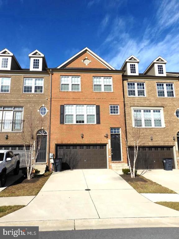 property at 2727 Golden Gate Pl