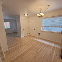 7023 N Burlington Ave, Unit 6 in Portland, OR - Foto de edificio - Building Photo