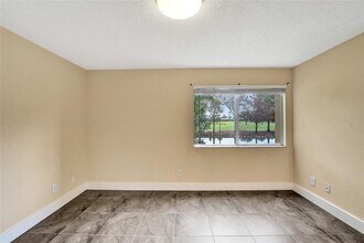 457 Vista Isles Dr in Plantation, FL - Foto de edificio - Building Photo