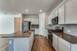 2925 S Griffin Ln in Forney, TX - Building Photo - Building Photo