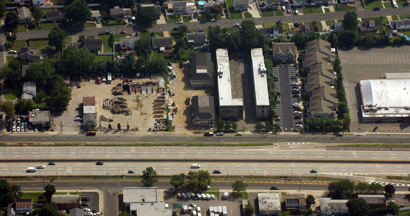 Bayview Villa Apartments in West Babylon, NY - Building Photo