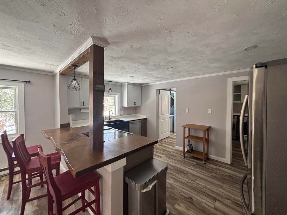 280 Lakeshore Dr in Franklin, NH - Building Photo