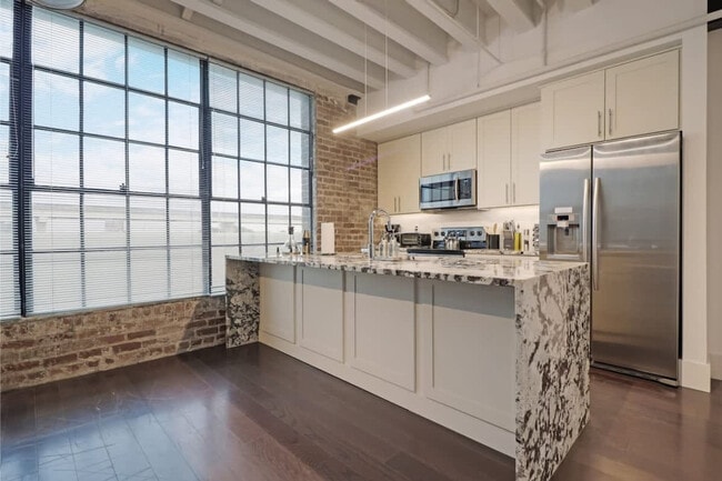 822 Howard Ave in New Orleans, LA - Building Photo - Building Photo