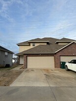 3363 S Hillcrest Ave in Springfield, MO - Building Photo