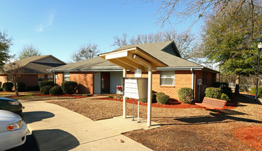 Asbury Arms in West Columbia, SC - Building Photo - Building Photo