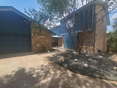 9217 Knoll Crest Loop in Austin, TX - Building Photo - Building Photo