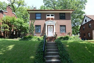 418 Carswold Dr in Clayton, MO - Building Photo - Building Photo