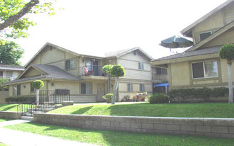 7934-7940 Bright Ave in Whittier, CA - Building Photo