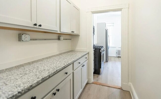 884 Huntington Ave, Unit 1 in Boston, MA - Foto de edificio - Building Photo