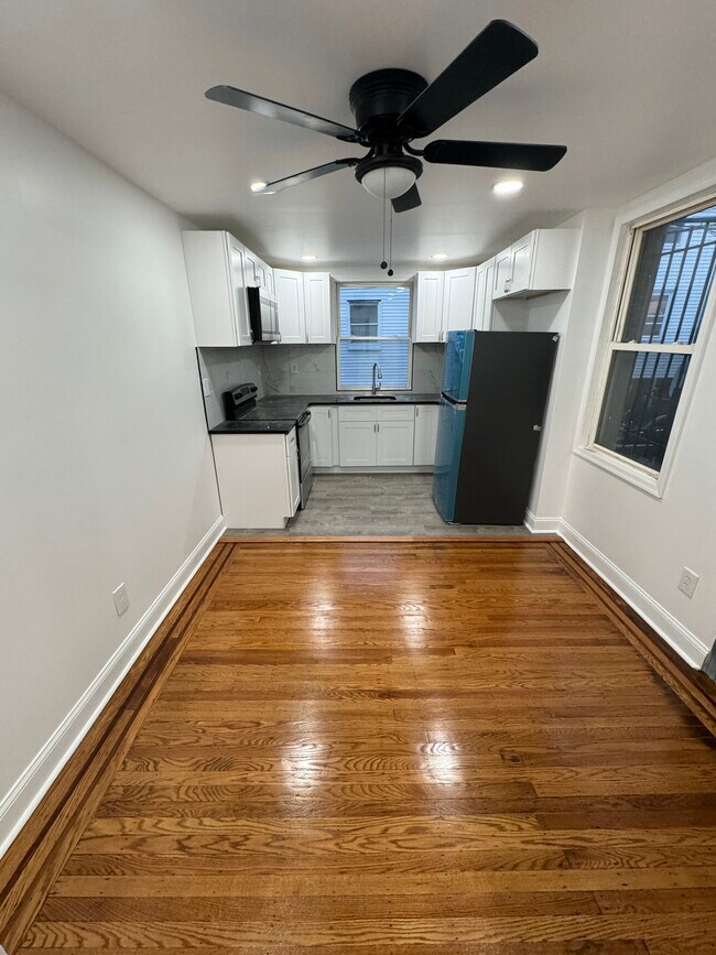 3934 Glendale St in Philadelphia, PA - Building Photo - Building Photo