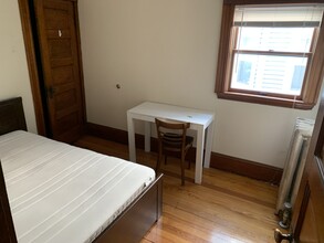 260 Boston Ave, Unit #1 in Medford, MA - Foto de edificio - Building Photo