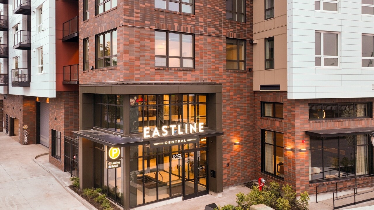 Eastline Central in Redmond, WA - Foto de edificio
