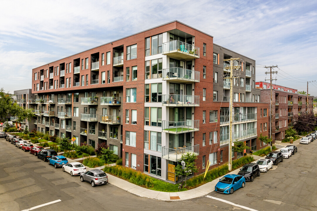 Central Rosemont in Montréal, QC - Building Photo