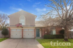 433 Candlestick Trail, Unit 1421 in Saginaw, TX - Building Photo