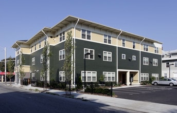 770 Broad St in Providence, RI - Foto de edificio - Building Photo