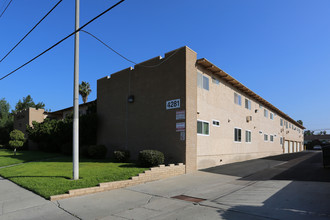Villa Elena in La Mesa, CA - Foto de edificio - Building Photo