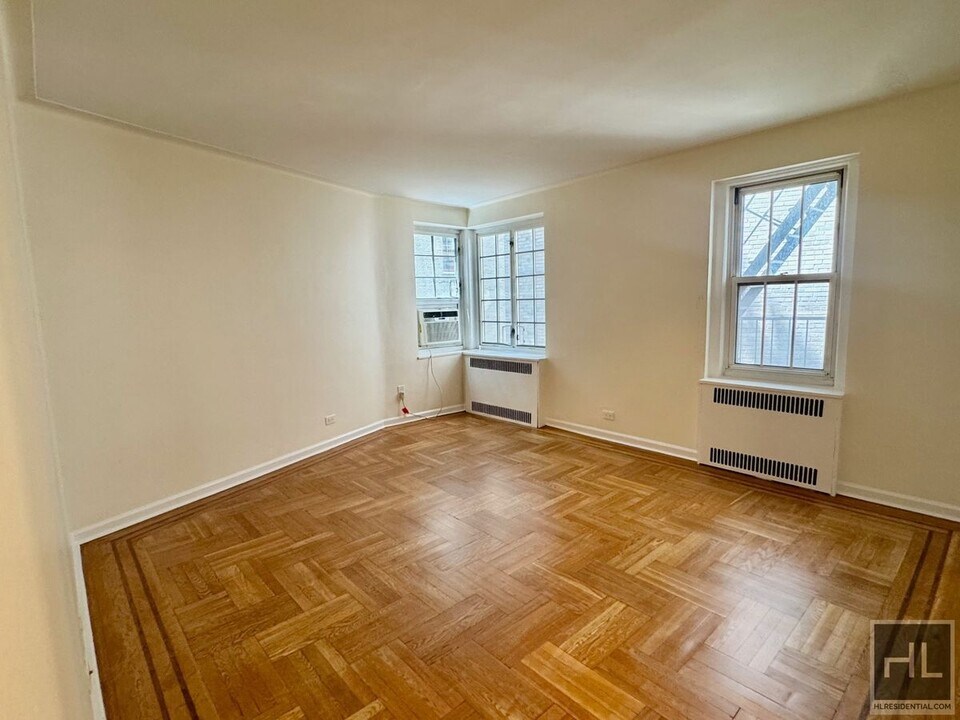 Jane Street in New York, NY - Building Photo