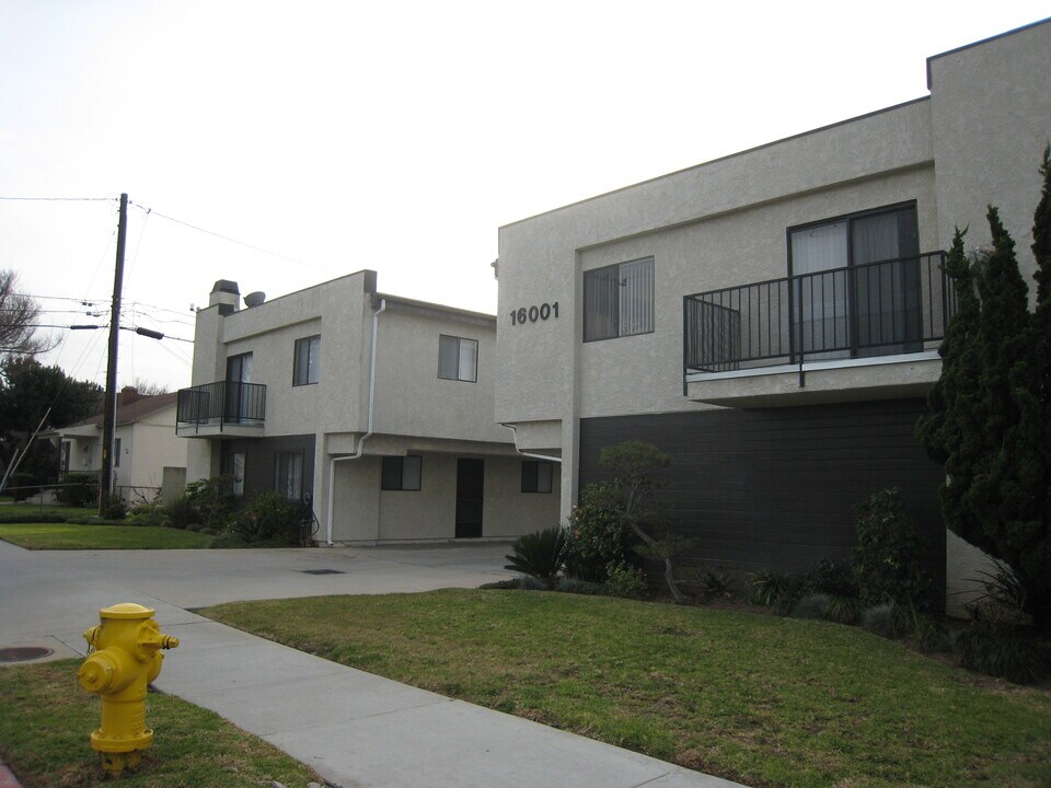 16001 Denker Ave, Unit 6 in Gardena, CA - Building Photo