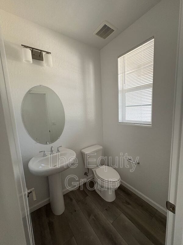 1005 W Sedona Ave in Visalia, CA - Building Photo - Building Photo