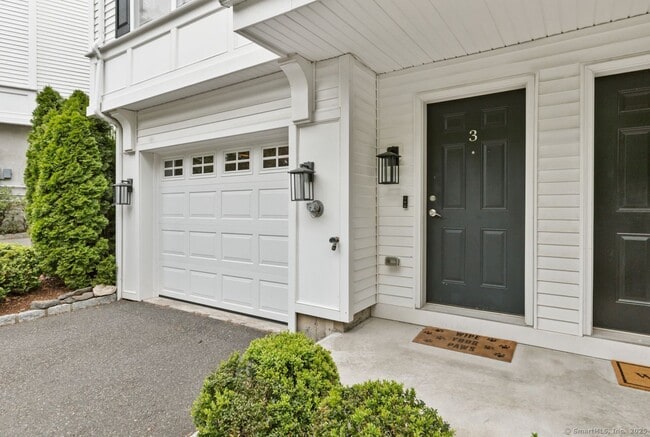 18 Stone Ave in Greenwich, CT - Building Photo - Building Photo