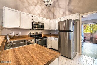 4901 E Kelton Ln in Scottsdale, AZ - Building Photo - Building Photo