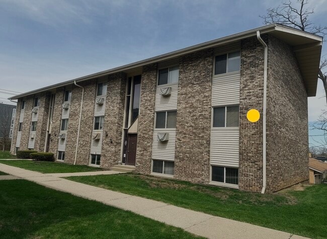 property at 872 N Milwaukee Ave