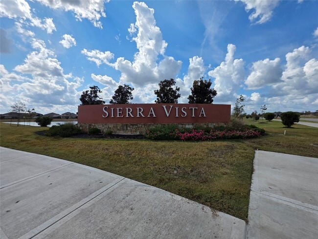 1333 Red Hills Dr in Iowa Colony, TX - Building Photo - Building Photo