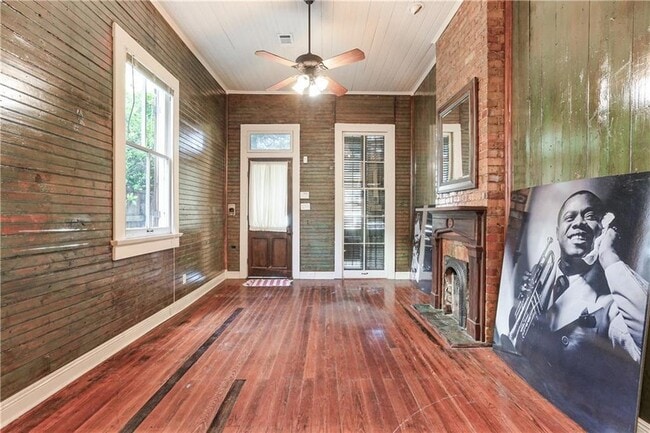 221 Pine St in New Orleans, LA - Building Photo - Building Photo