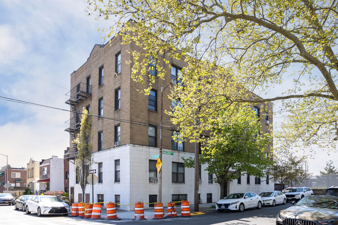 293 Dahlgren Pl in Brooklyn, NY - Foto de edificio