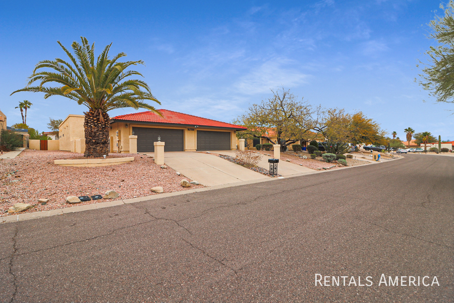 16722 E Ashbrook Dr in Fountain Hills, AZ - Building Photo