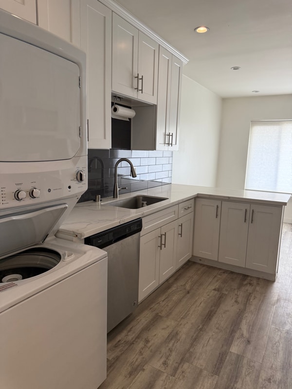 811 Austin Ave in Inglewood, CA - Foto de edificio - Building Photo