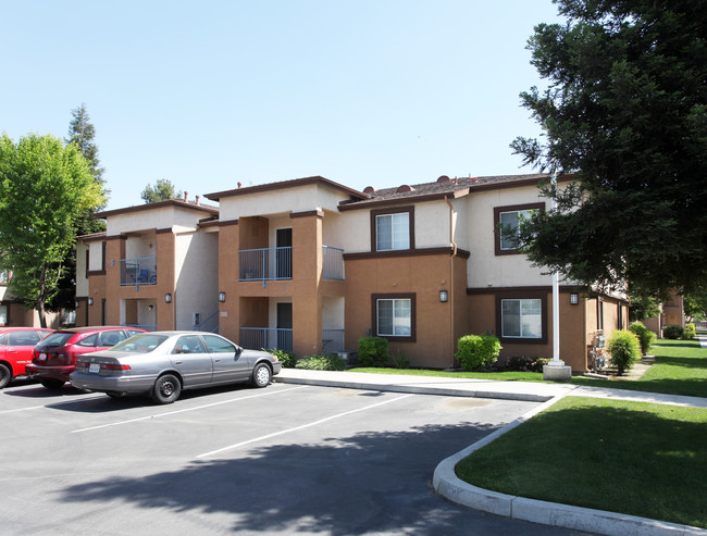 Sycamore Walk in Bakersfield, CA - Building Photo - Building Photo